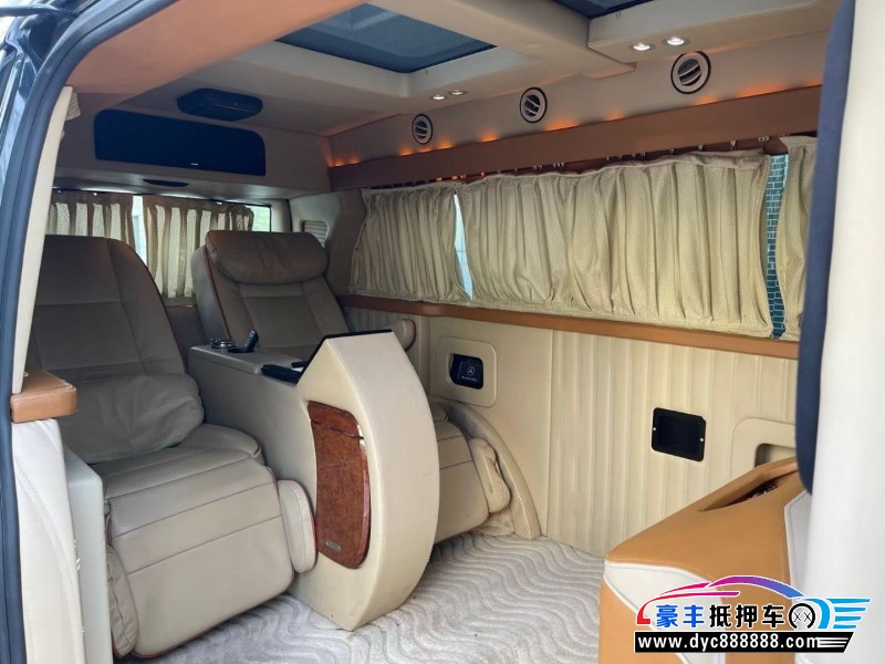 13年奔驰威霆轿车抵押车出售