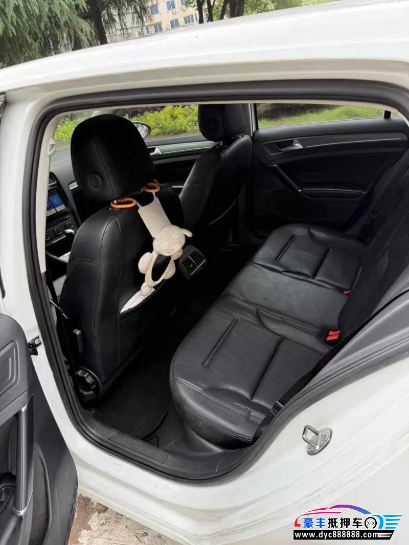 14年大众高尔夫轿车抵押车出售