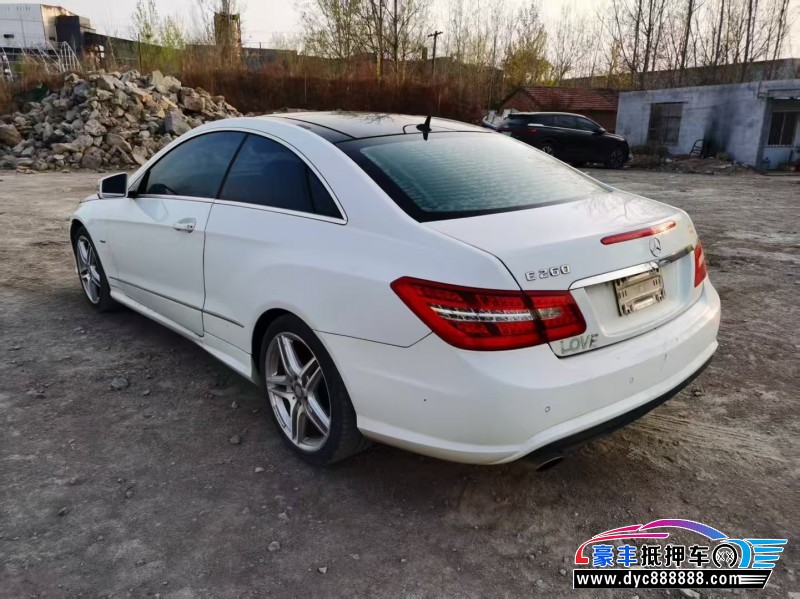 12年奔驰E轿车抵押车出售