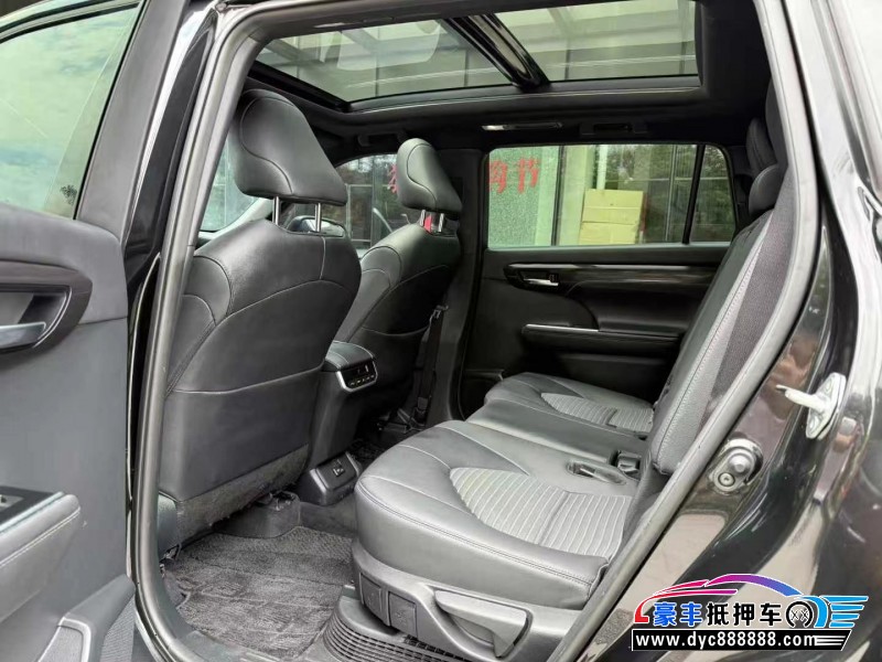 24年丰田皇冠轿车抵押车出售