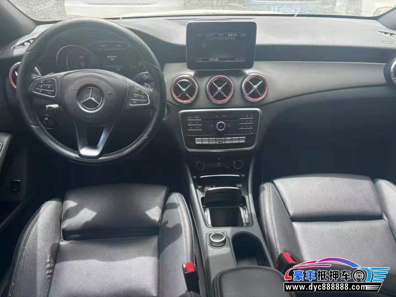 17年奔驰CLA轿车抵押车出售