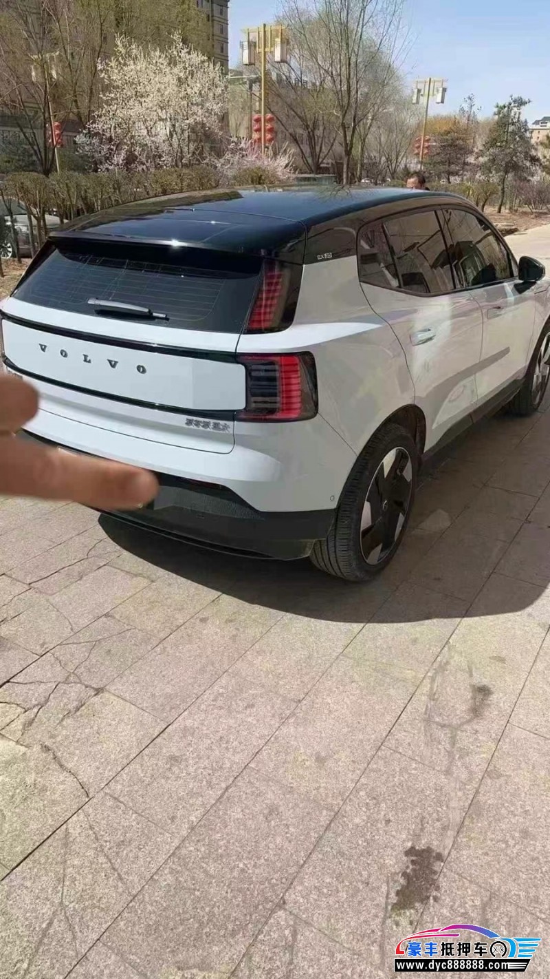 24年沃尔沃ex30轿车抵押车出售