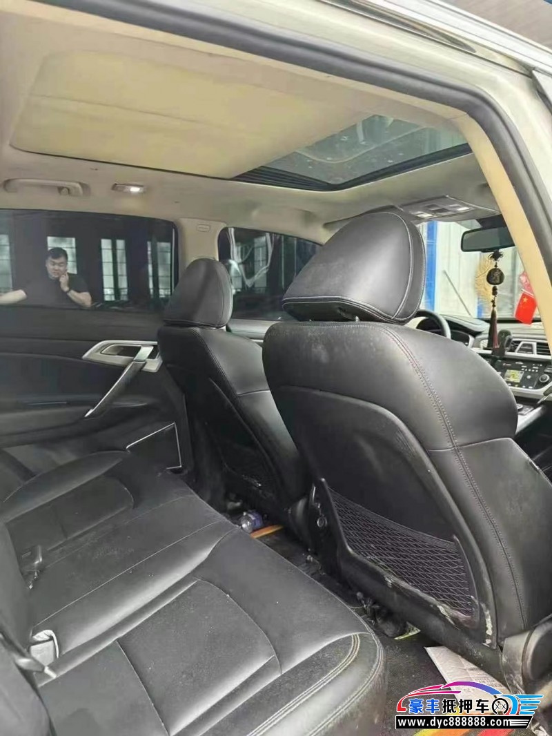 16年吉利博越轿车抵押车出售