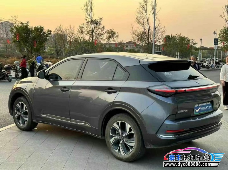 23年哪吒U轿车抵押车出售