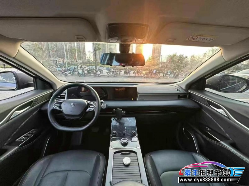 23年哪吒U轿车抵押车出售