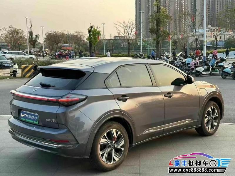 23年哪吒U轿车抵押车出售