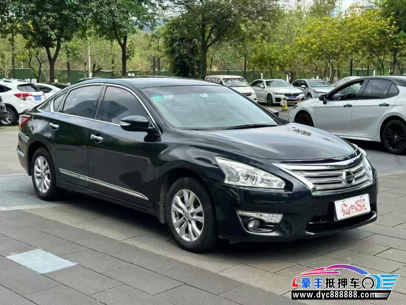 14年日产天籁轿车抵押车出售