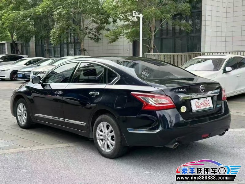 14年日产天籁轿车抵押车出售