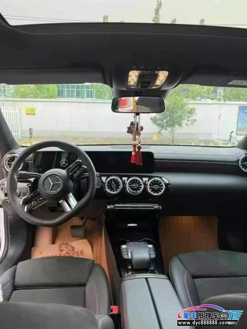 24年奔驰A轿车抵押车出售