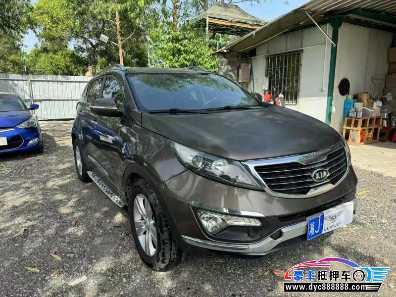 13年起亚智跑轿车抵押车出售