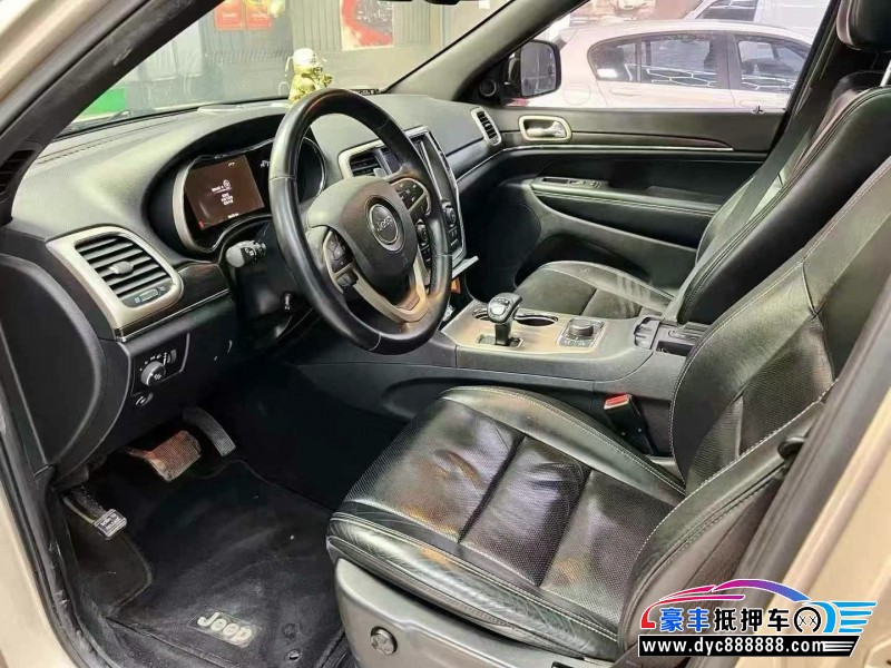 16年Jeep大切诺基轿车抵押车出售