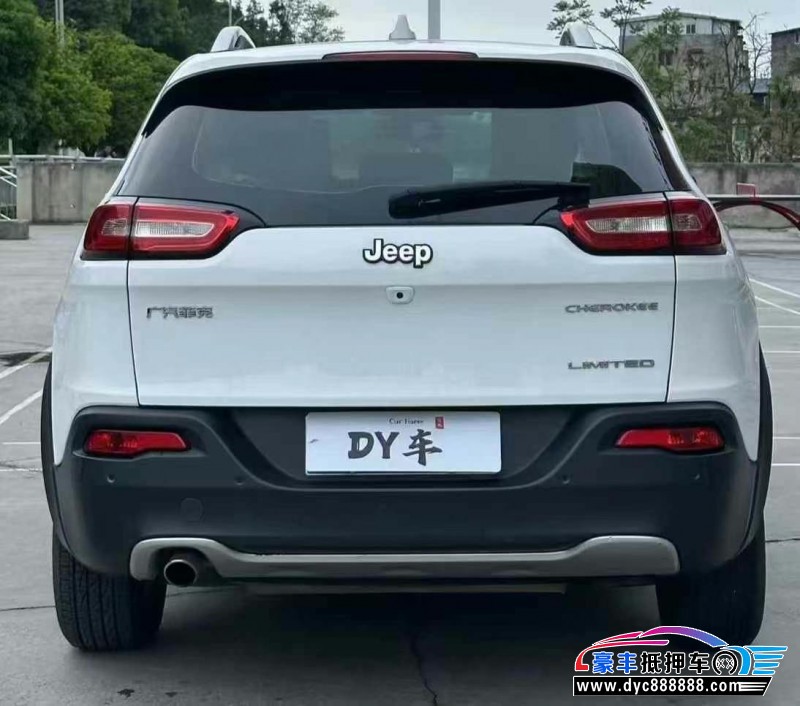 18年Jeep自由光轿车抵押车出售