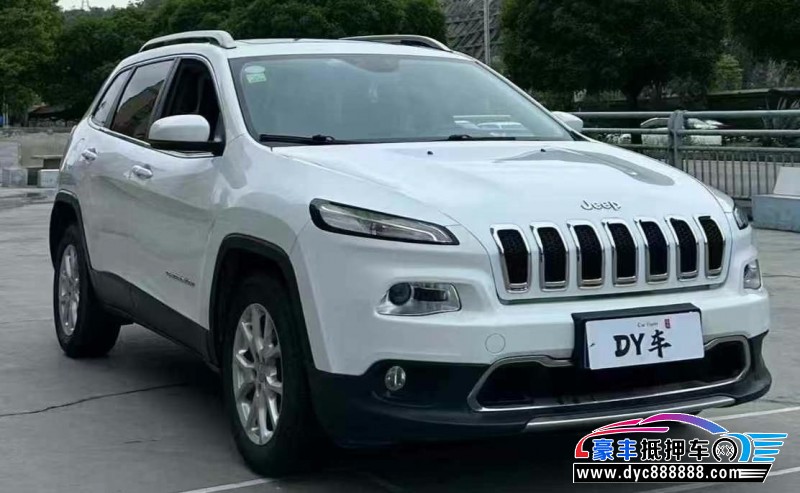 18年Jeep自由光轿车抵押车出售