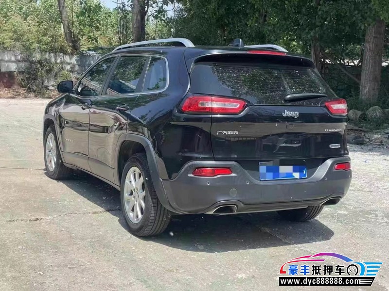 17年Jeep自由光轿车抵押车出售