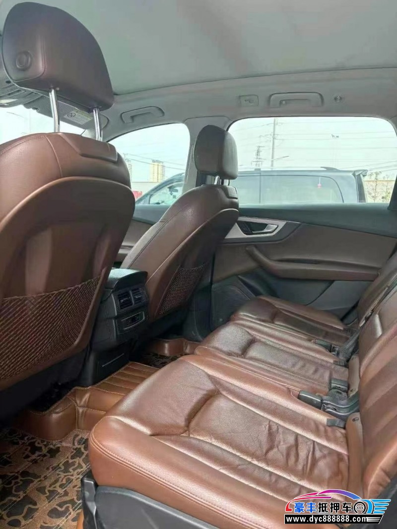 17年奥迪Q7轿车抵押车出售