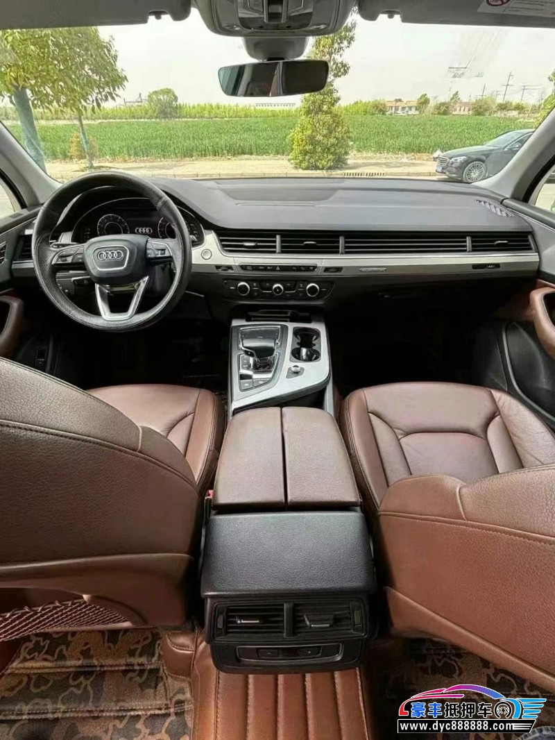 17年奥迪Q7轿车抵押车出售