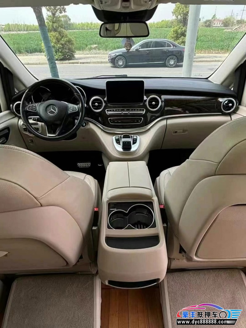 17年奔驰V轿车抵押车出售