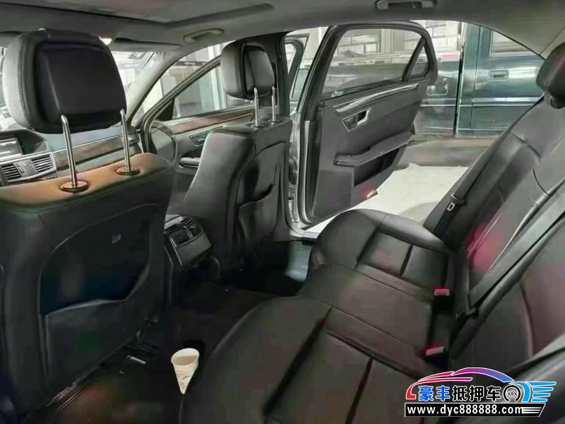 13年奔驰E轿车抵押车出售