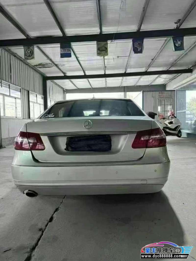 13年奔驰E轿车抵押车出售