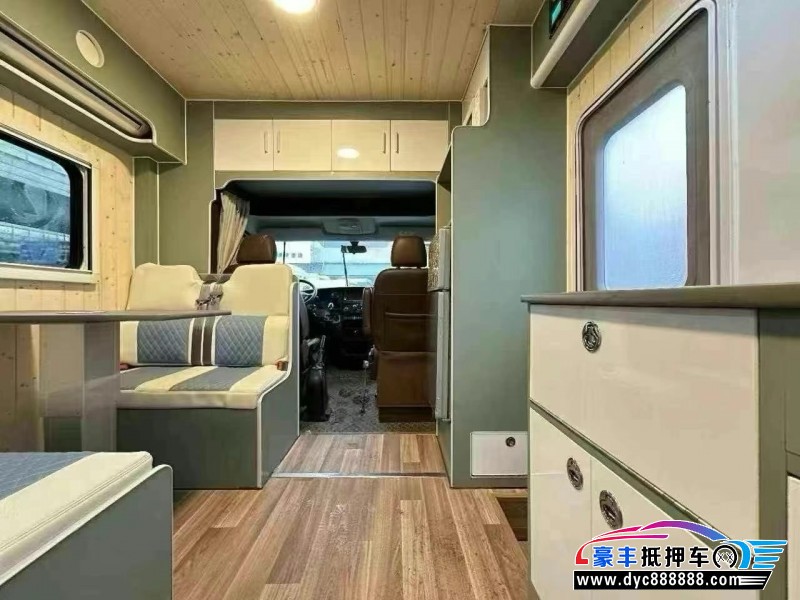 19年依维柯欧盛轿车抵押车出售