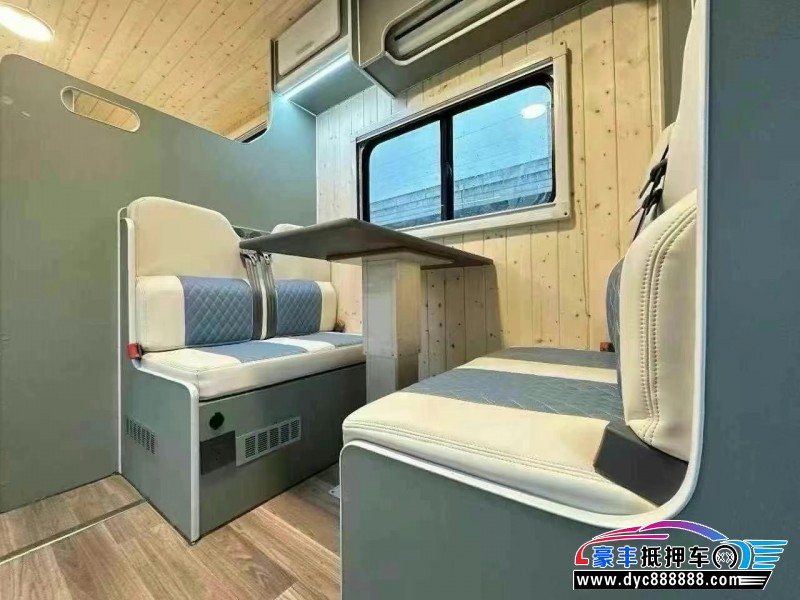 19年依维柯欧盛轿车抵押车出售