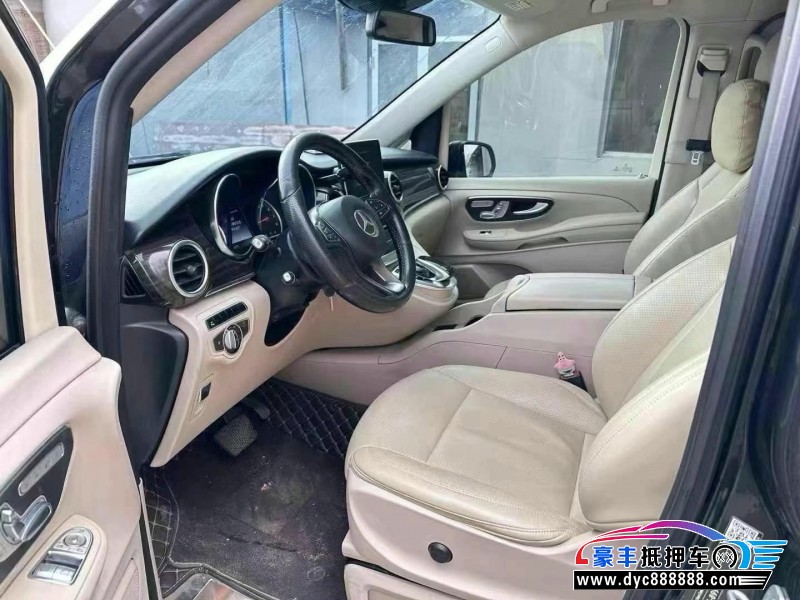 17年奔驰V轿车抵押车出售