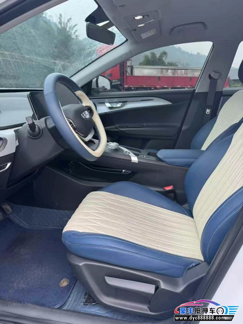 22年吉利几何轿车抵押车出售