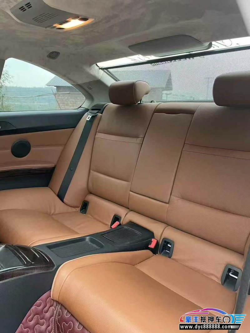 11年宝马3系轿车抵押车出售