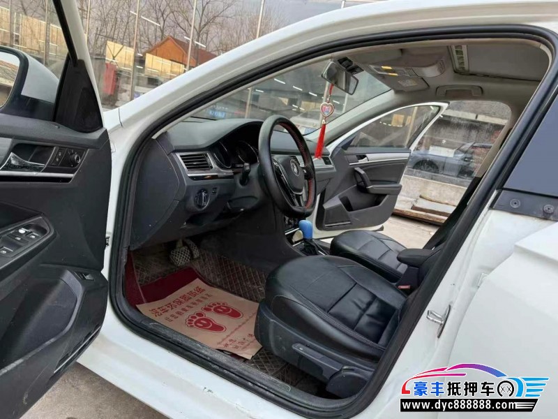 18年大众宝来轿车抵押车出售