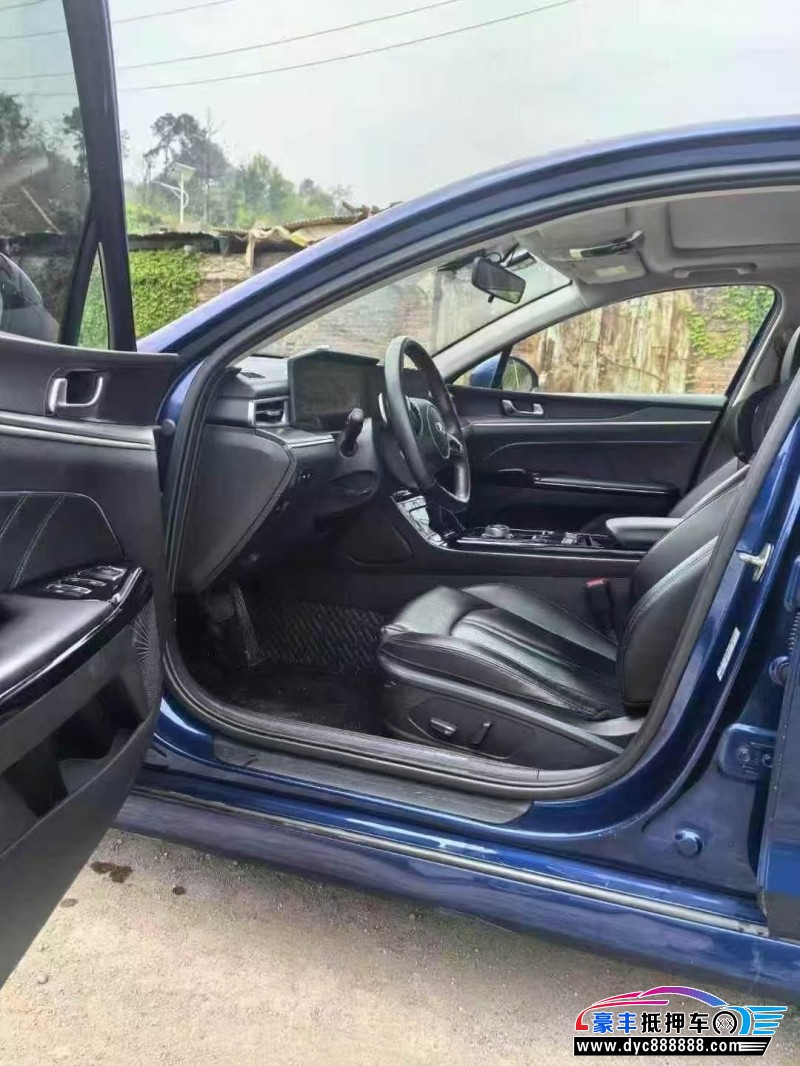 21年起亚K5轿车抵押车出售