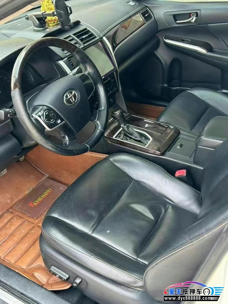 17年丰田凯美瑞轿车抵押车出售