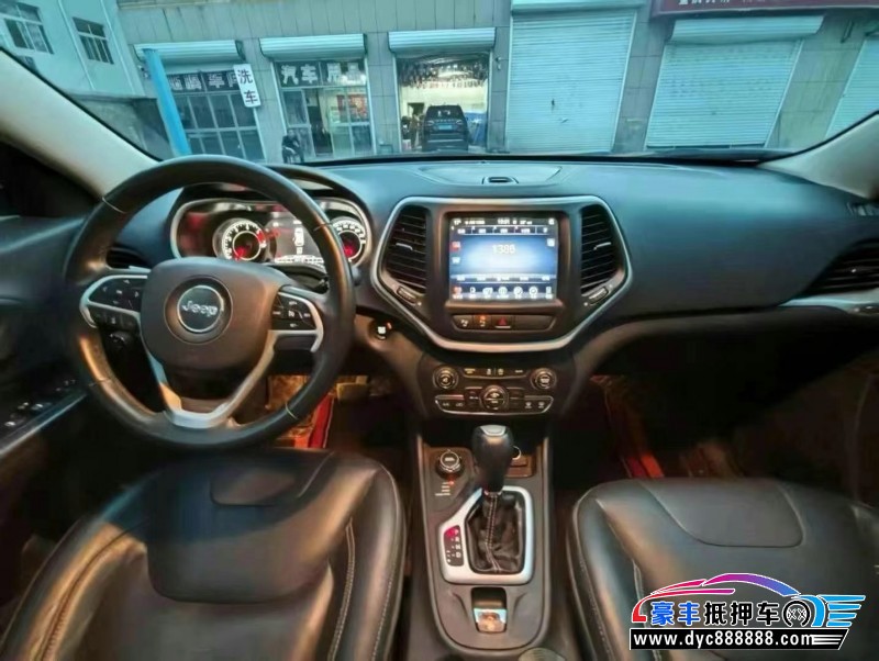 17年Jeep自由光轿车抵押车出售