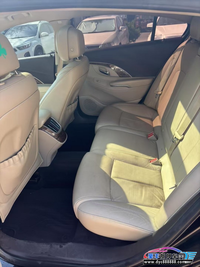 15年别克君越轿车抵押车出售