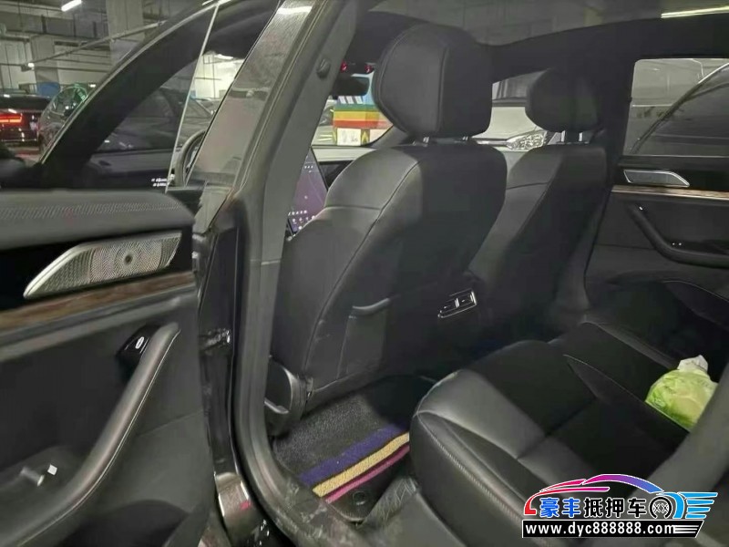 24年哪吒S轿车抵押车出售