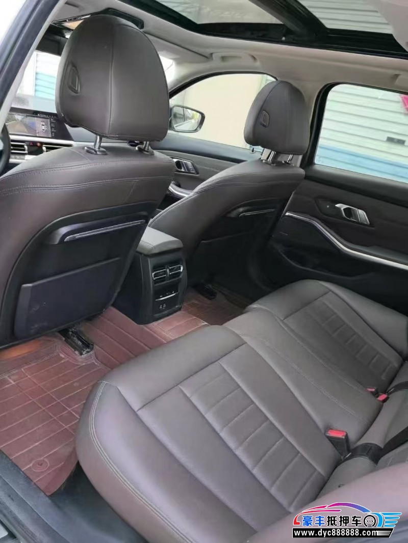 20年宝马3系轿车抵押车出售