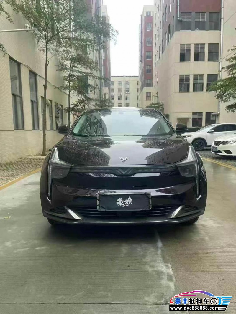 23年哪吒U轿车抵押车出售