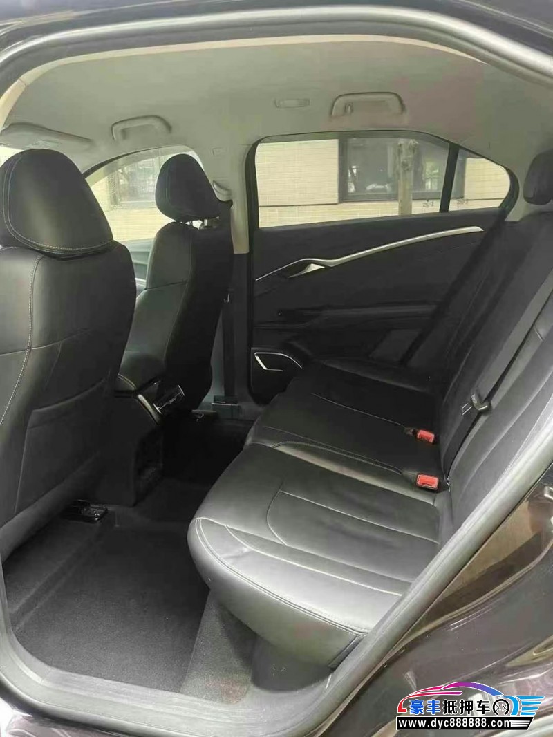 23年哪吒U轿车抵押车出售