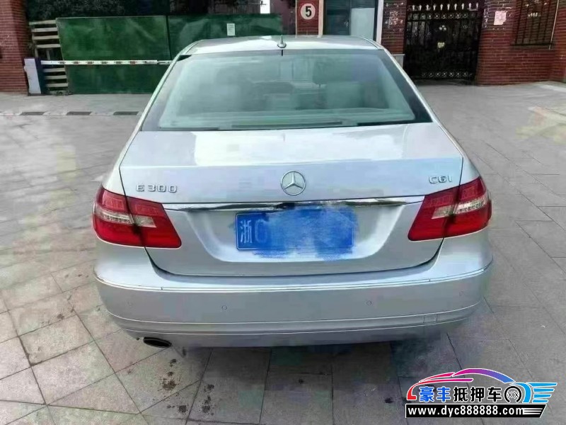 10年奔驰E轿车抵押车出售