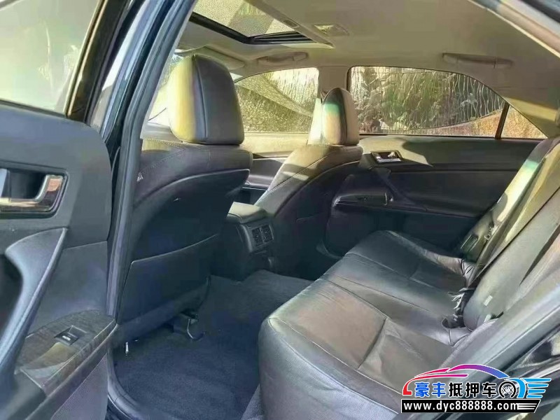 17年丰田锐志轿车抵押车出售