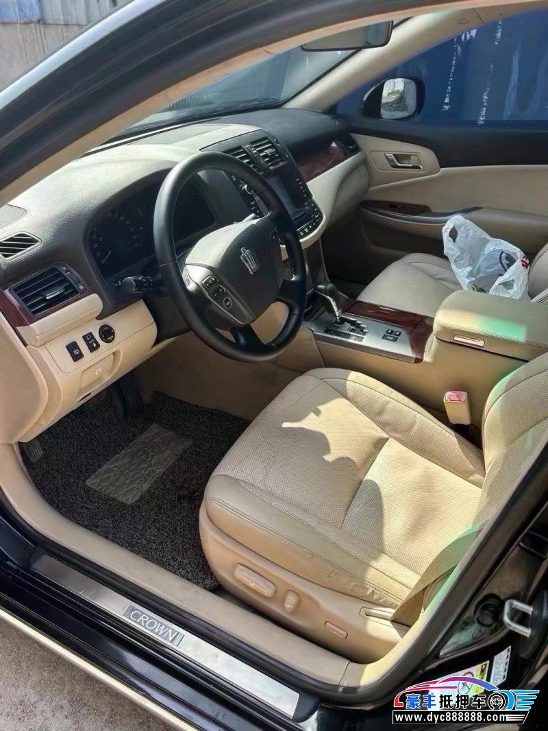 13年丰田皇冠轿车抵押车出售
