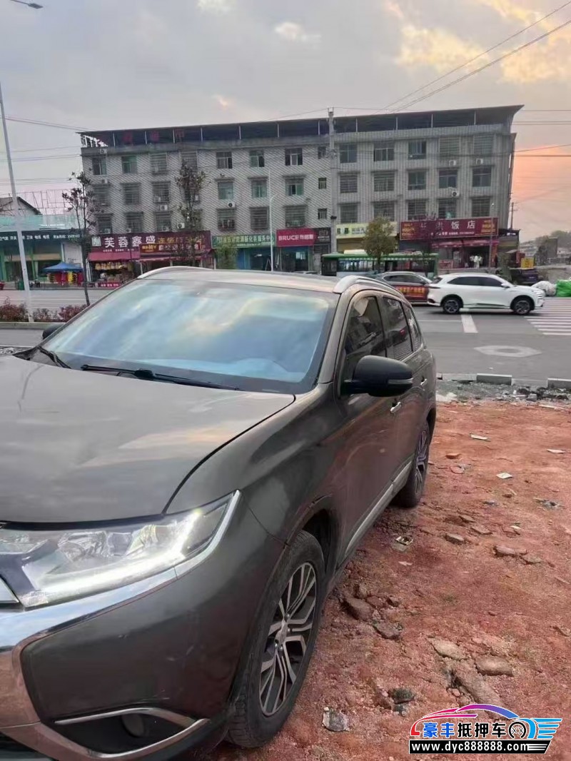 18年三菱欧蓝德轿车抵押车出售