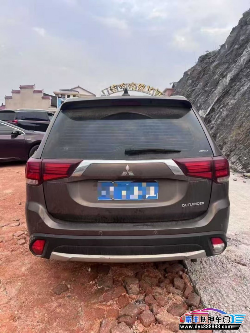 18年三菱欧蓝德轿车抵押车出售