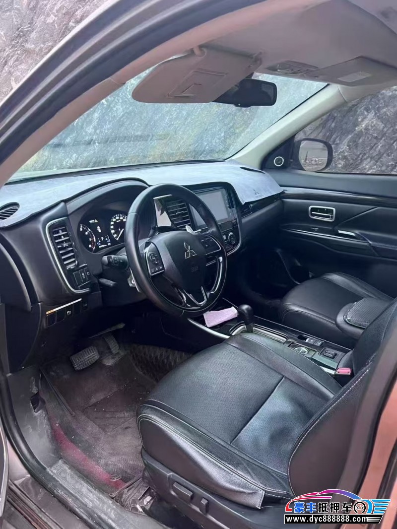 18年三菱欧蓝德轿车抵押车出售