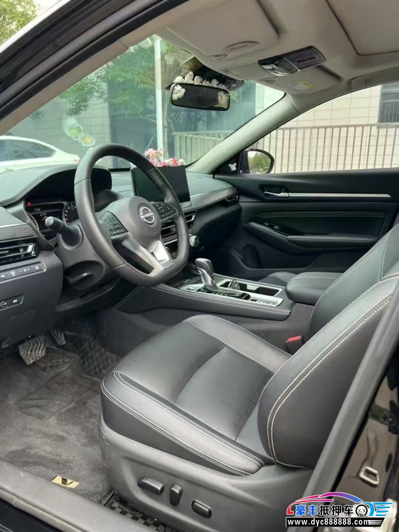 23年日产天籁轿车抵押车出售