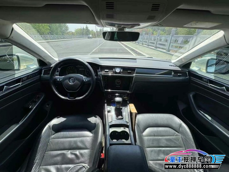 18年大众辉昂轿车抵押车出售