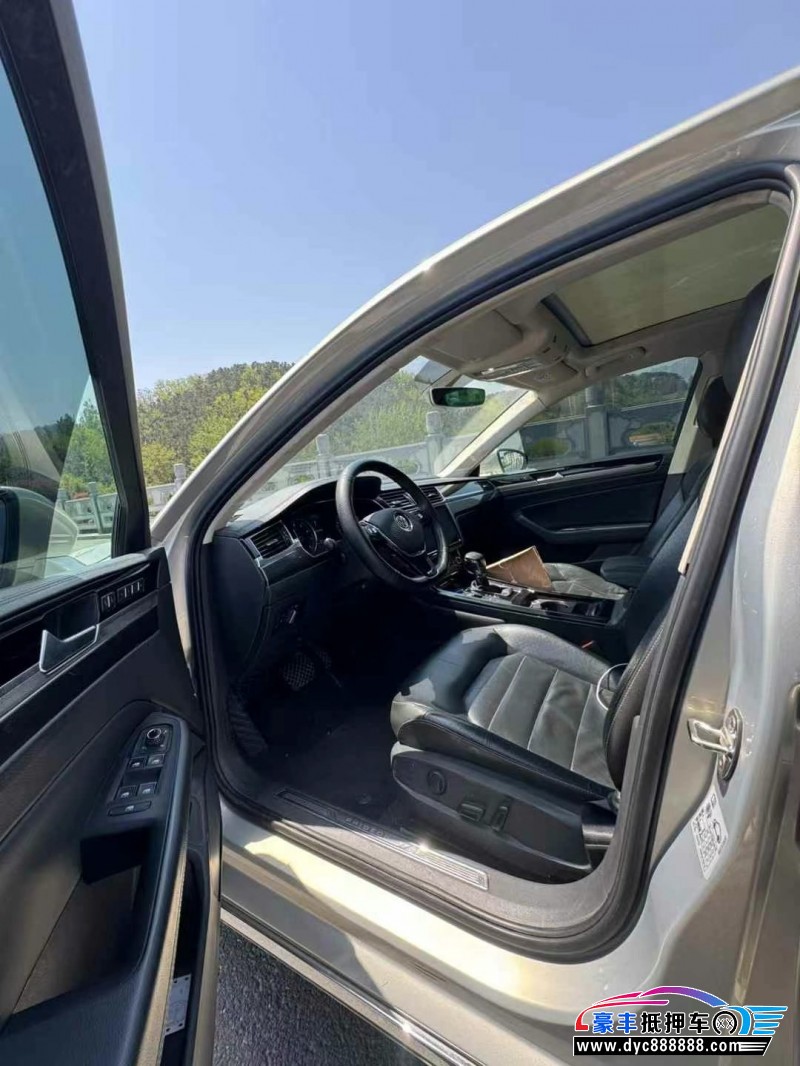 18年大众辉昂轿车抵押车出售