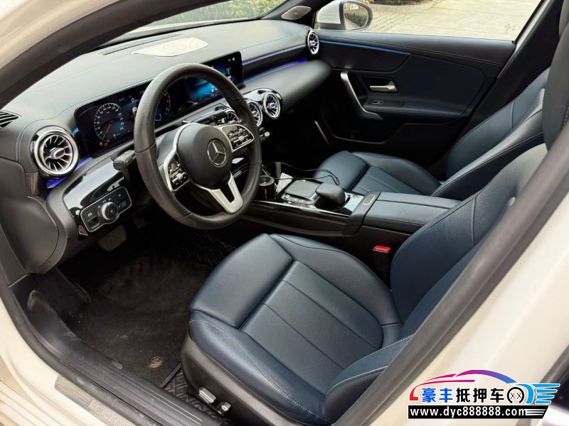 21年奔驰A轿车抵押车出售