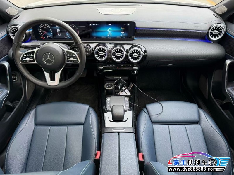 21年奔驰A轿车抵押车出售