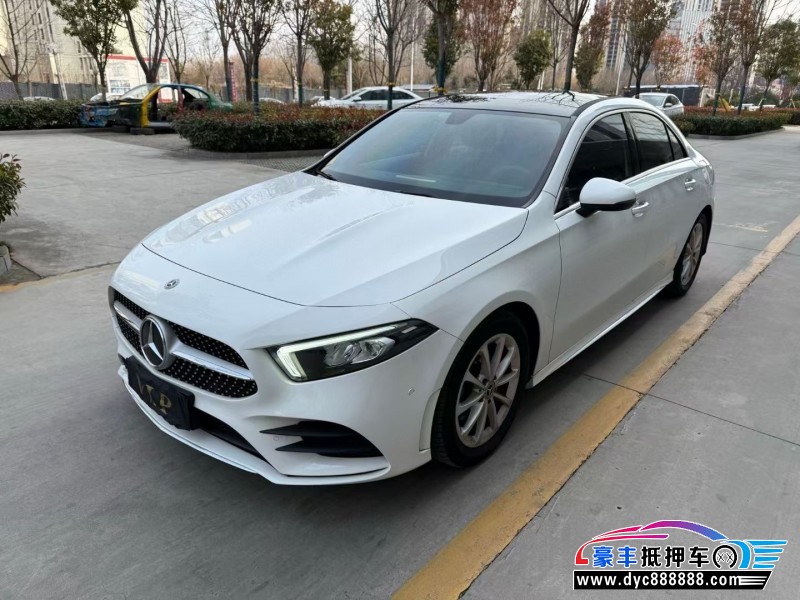 21年奔驰A轿车抵押车出售