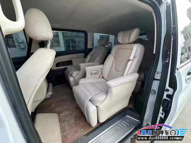 17年奔驰威霆轿车抵押车出售